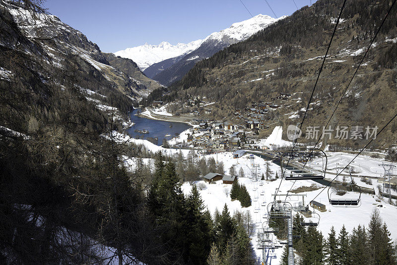 Les Brevieres村，Tignes滑雪场